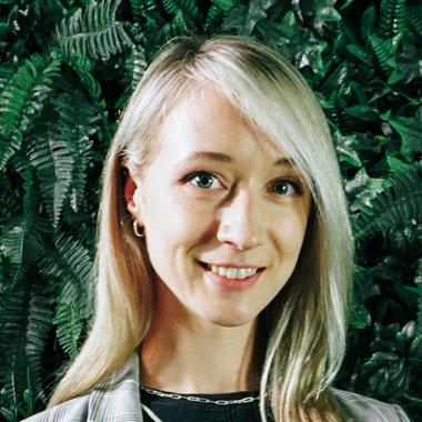 Irene E. - Freelance Pitch Deck Designer