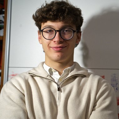 Togni V. - Freelance Graphic Designer