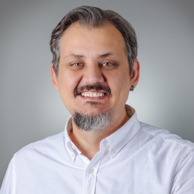 Okan E. - Freelance Motion Graphic Designer