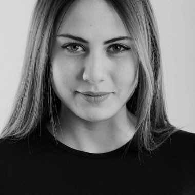 Yasmina - Freelance T Shirt Designer