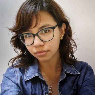 María H. - Freelance Graphic Designer