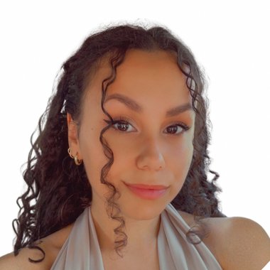 Isabela T. - Freelance Brand Designer