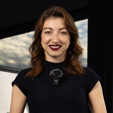 Elina G. - Freelance Marketer