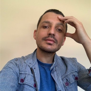 Alfredo O. - Freelance Flyer Designer