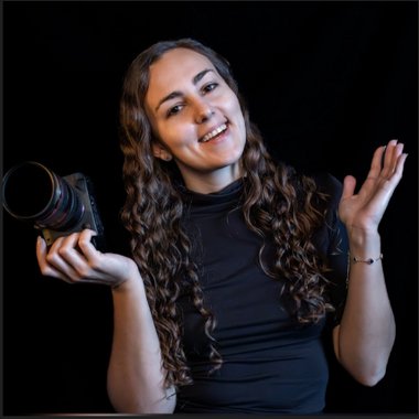 Paulina P. - Freelance Graphic Designer