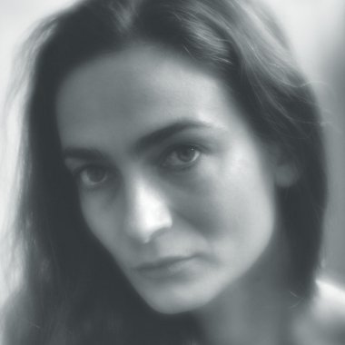 Cristina P. - Freelance Graphic Designer