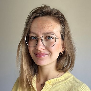 Alena R. - Freelance Brand Designer
