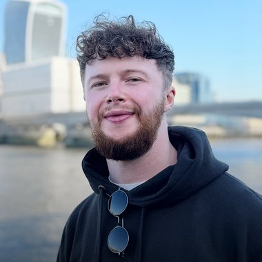 Tom B. - Freelance Graphic Designer