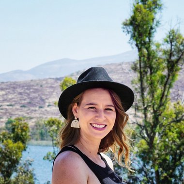 sashawest - Freelance Graphic Designer