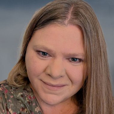 Amanda Z. - Freelance Graphic Designer