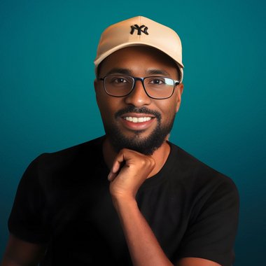 Julian R. - Freelance Digital Marketer