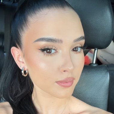 Andreea M. - Freelance Session Artist