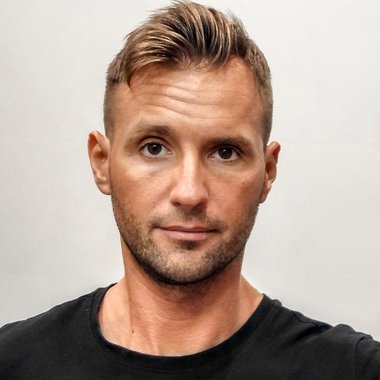 Szymon P. - Freelance Logo Designer