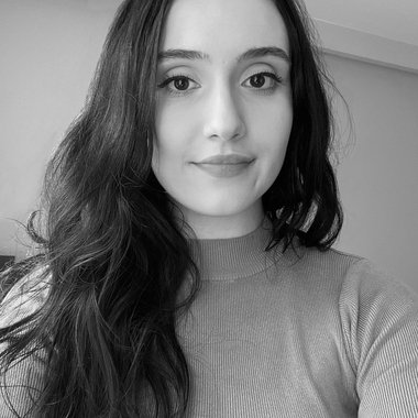 Aneta B. - Freelance Graphic Designer