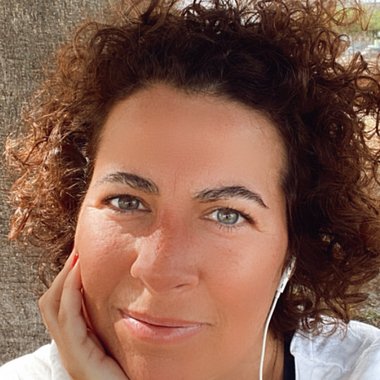 Joana F. - Freelance Podcast Editor