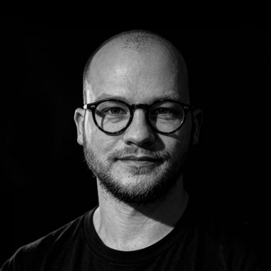 Simon D. - Freelance Graphic Designer