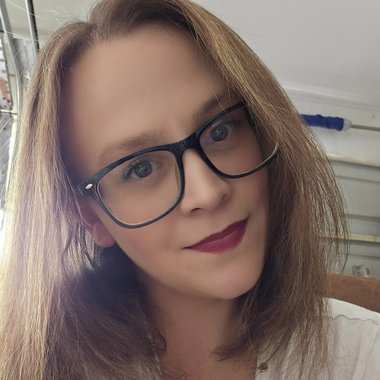 slatiolais7 - Freelance Graphic Designer