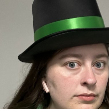 madycarpenter33 - Freelance Logo Designer