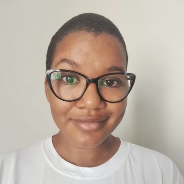 Tay O. - Freelance Graphic Designer