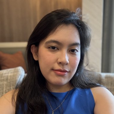 Alya R. - Freelance Graphic Designer