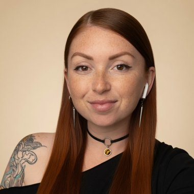 Olena M. - Freelance Designer