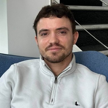 Oliver M. - Freelance Content Strategist