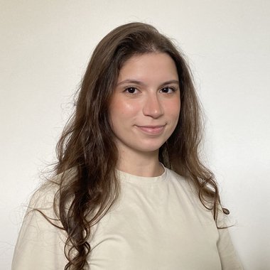 Inês M. - Freelance Designer