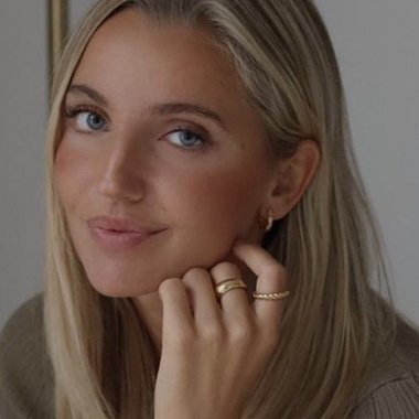 Mia K. - Freelance Pr Freelancer