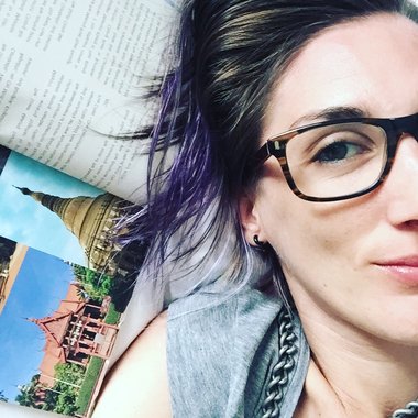 JULIETA G. - Freelance Graphic Designer