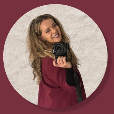 Vesi D. - Freelance Graphic Designer