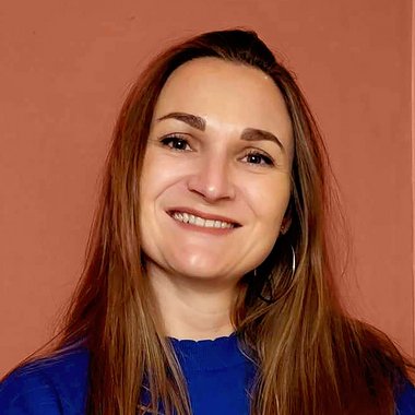 SEVE A. - Freelance Graphic Designer