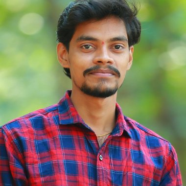 M T. - Freelance Web Developer