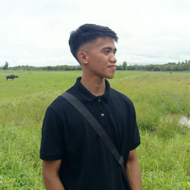 Jhon U. - Freelance Graphic Designer