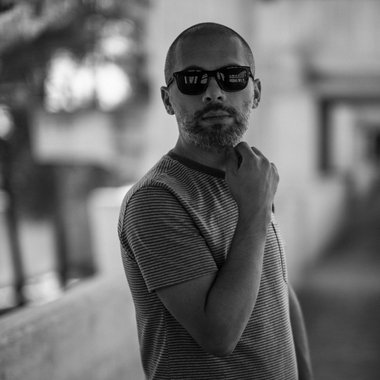 Armin E. - Freelance Graphic Designer