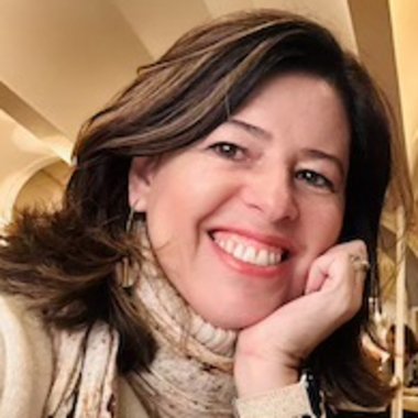 Bia A. - Freelance Presentation Designer