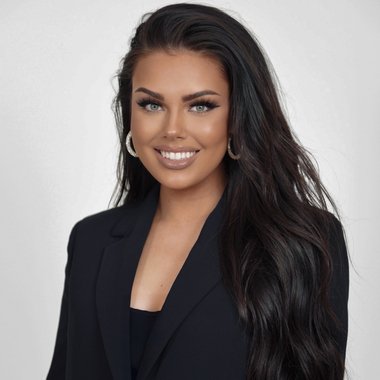 Andrea B. - Freelance Video Editor