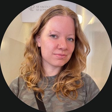 Karina F. - Freelance Presentation Designer