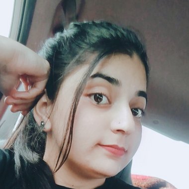 Monika - Freelance Graphic Designer