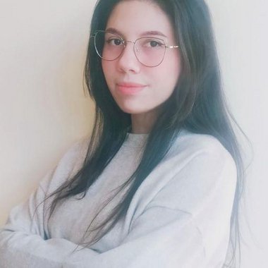 andrealexandra14@gmail.com - Freelance Graphic Designer