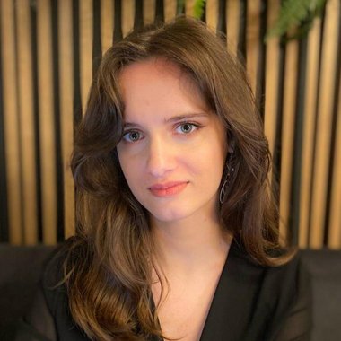 Ștefania T. - Freelance Logo Designer