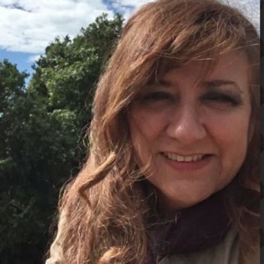 Edith L. - Freelance Singer