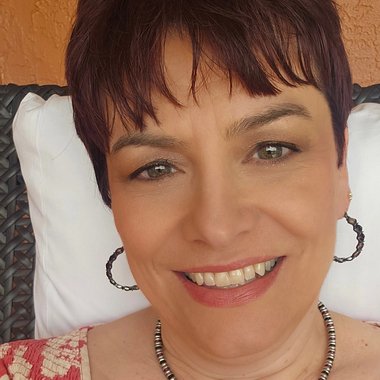 Andrea P. - Freelance Presenter