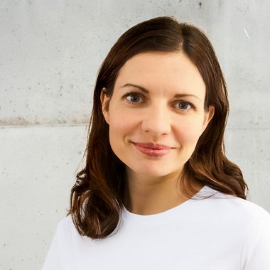 Simone - Freelance Infographic Designer