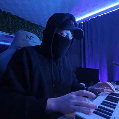 Oliver L. - Freelance Music Producer