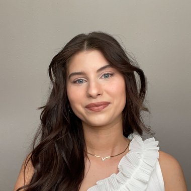 Emely I. - Freelance Designer