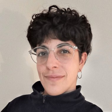 Julieta G. - Freelance Graphic Designer