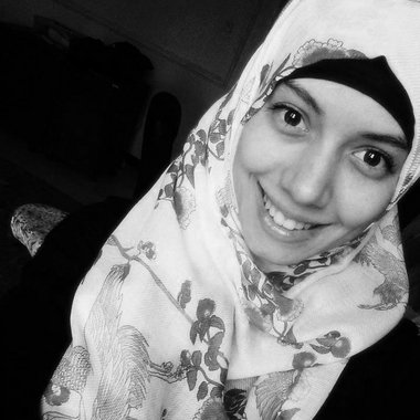 safia - Freelance Graphic Designer