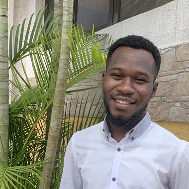 Moses O. - Freelance Graphic Designer