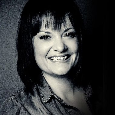 Naomi O. - Freelance Logo Designer