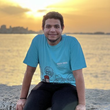 Bola S. - Freelance Graphic Designer